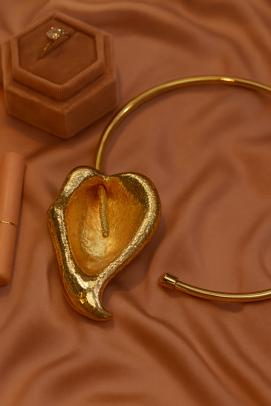 Golden Choker Necklace with Taro Plant Flower Design – Contemporary Statement Jewelry