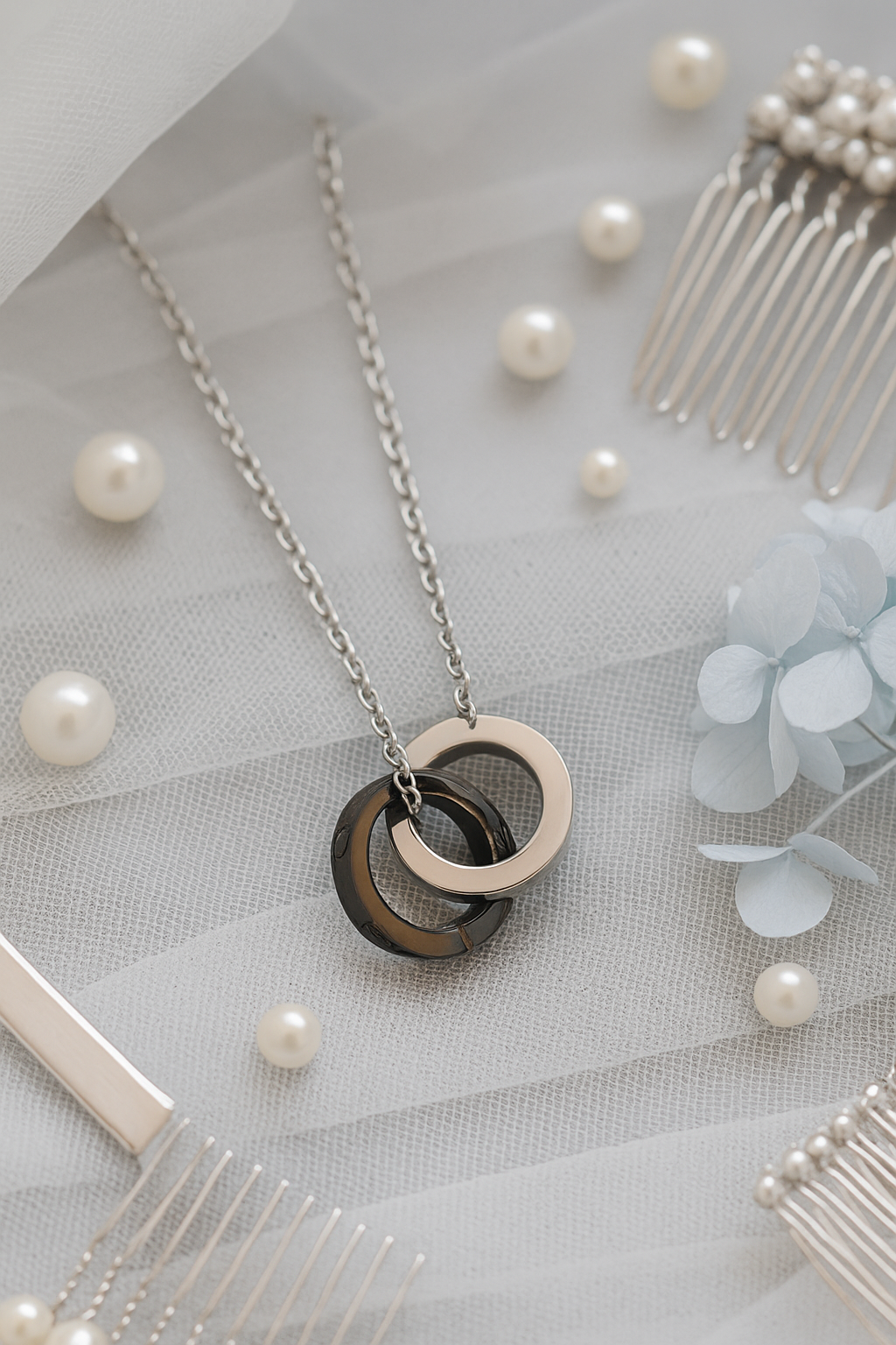 Interlocking Silver Circles Pendant Necklace