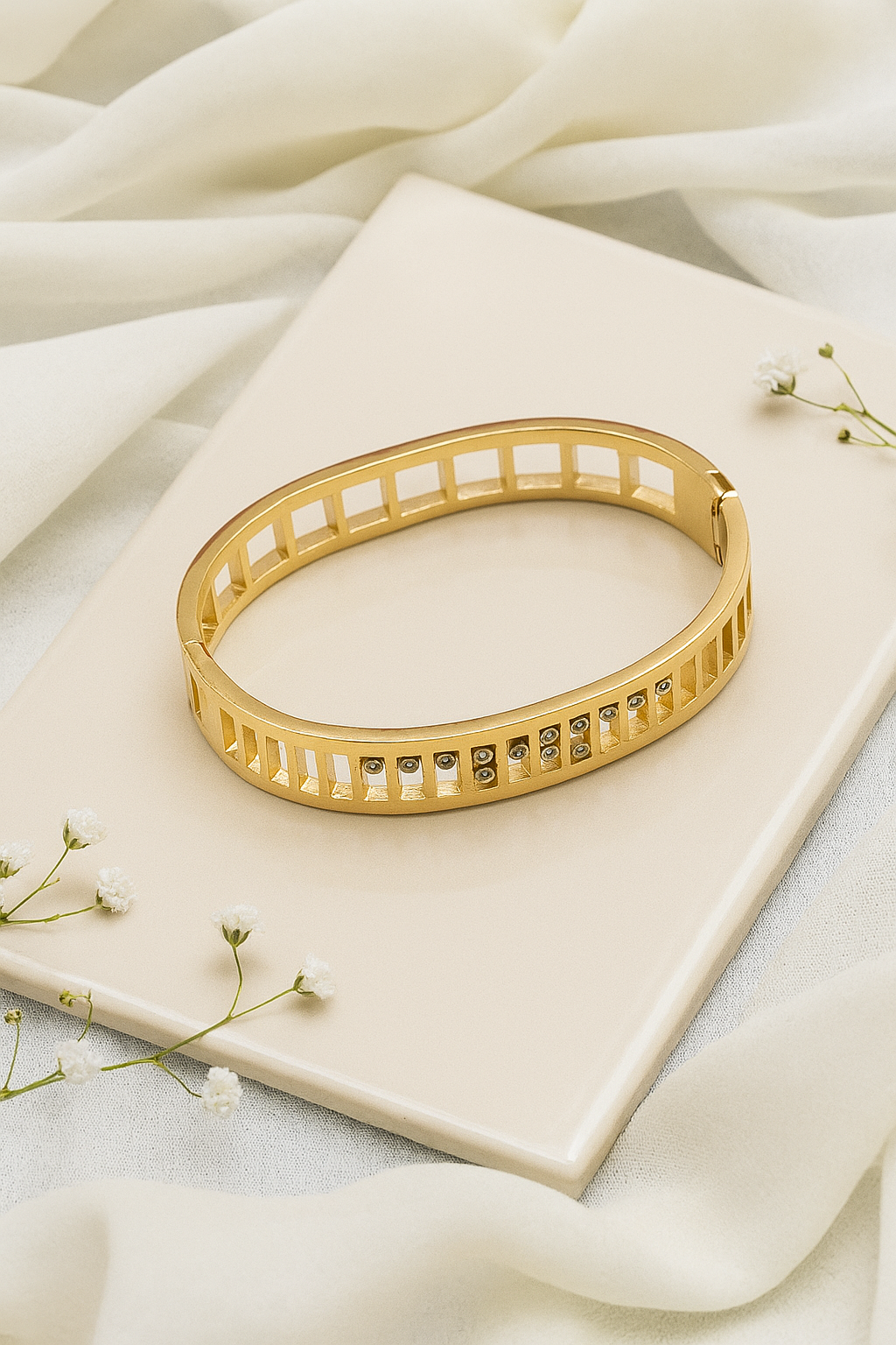 Grid-Cut Crystal Gold Bracelet