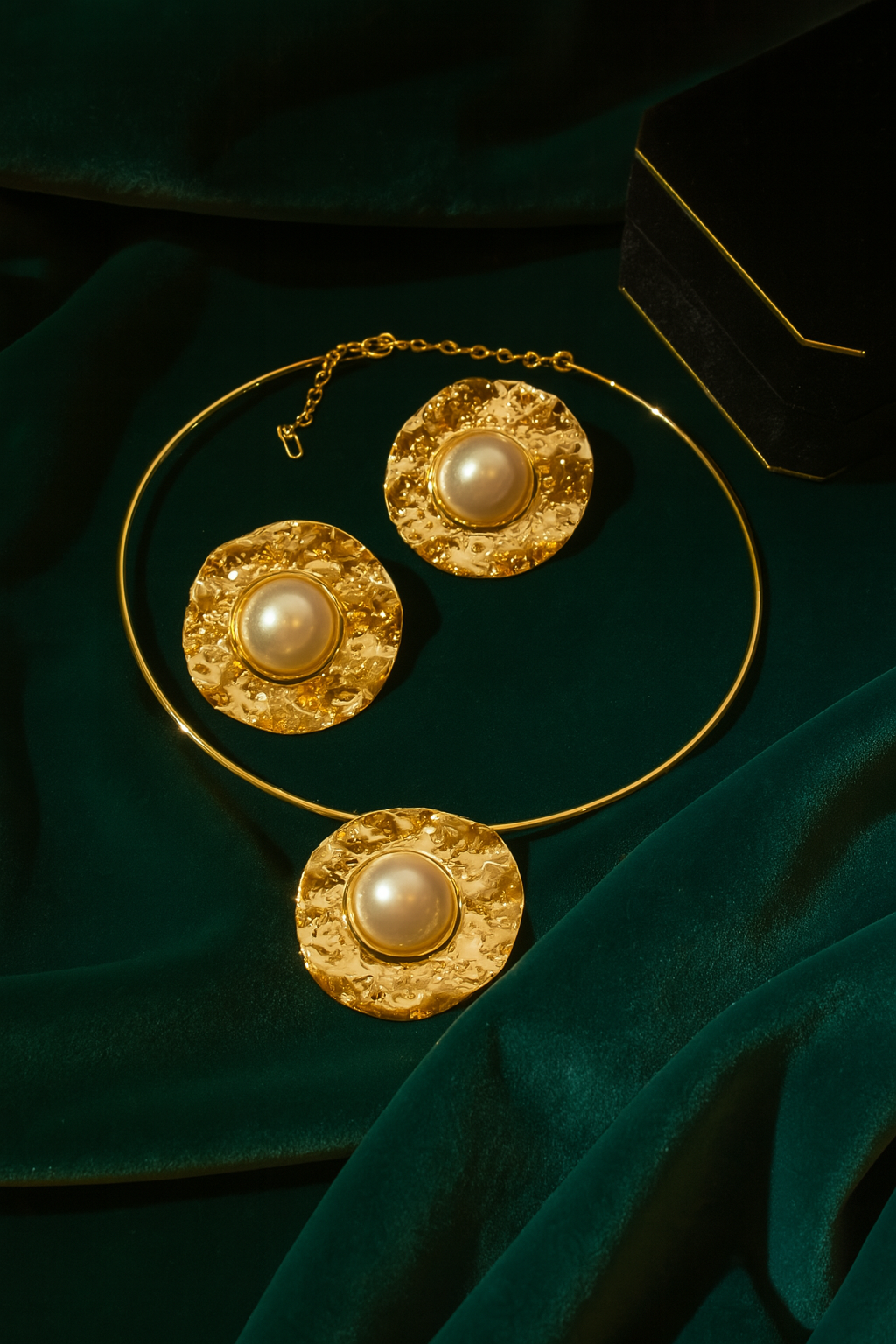 Hammered Gold Pearl Set - Choker Necklace & Earrings