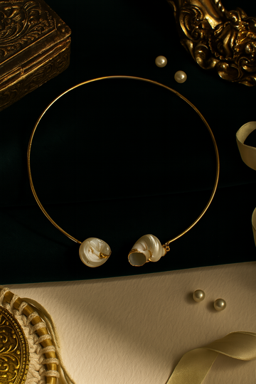 Minimal Golden Shell-End Choker Necklace for Women