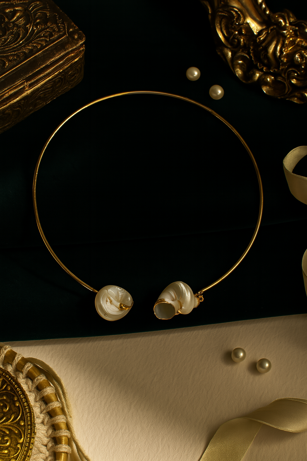 Minimal Golden Shell-End Choker Necklace for Women