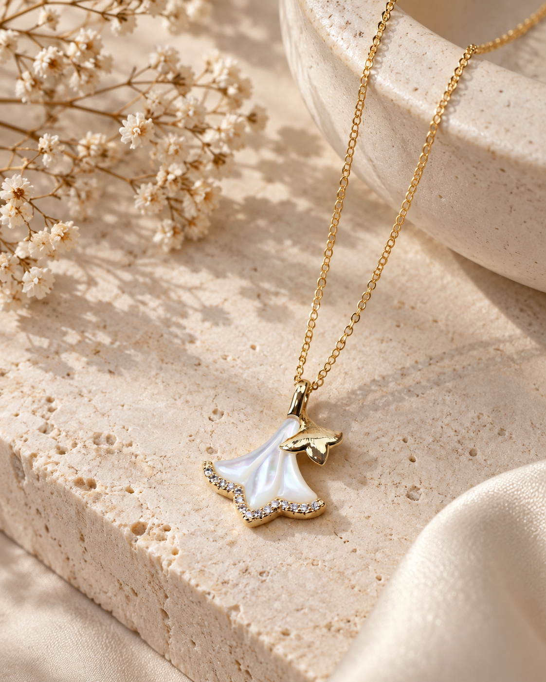 Mother of Pearl Flower Pendant Necklace additional angle - Maxiblink