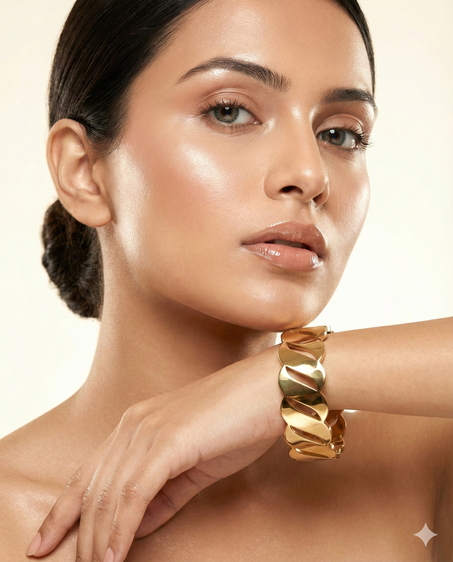 Anti-Tarnish Gold Leaf Link Bracelet — Stainless Steel Hinged Bangle