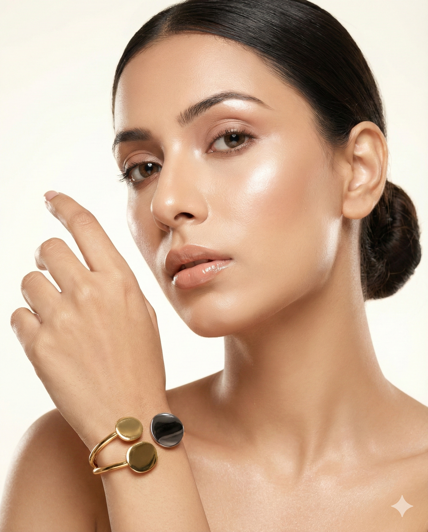 Anti-Tarnish Two-Tone Geometric Disc Cuff Bracelet – Modern Stainless Steel Design