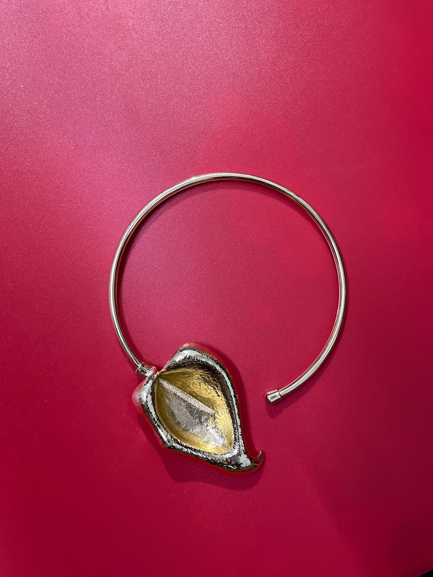 Golden Choker Necklace with Taro Plant Flower Design – Contemporary Statement Jewelry