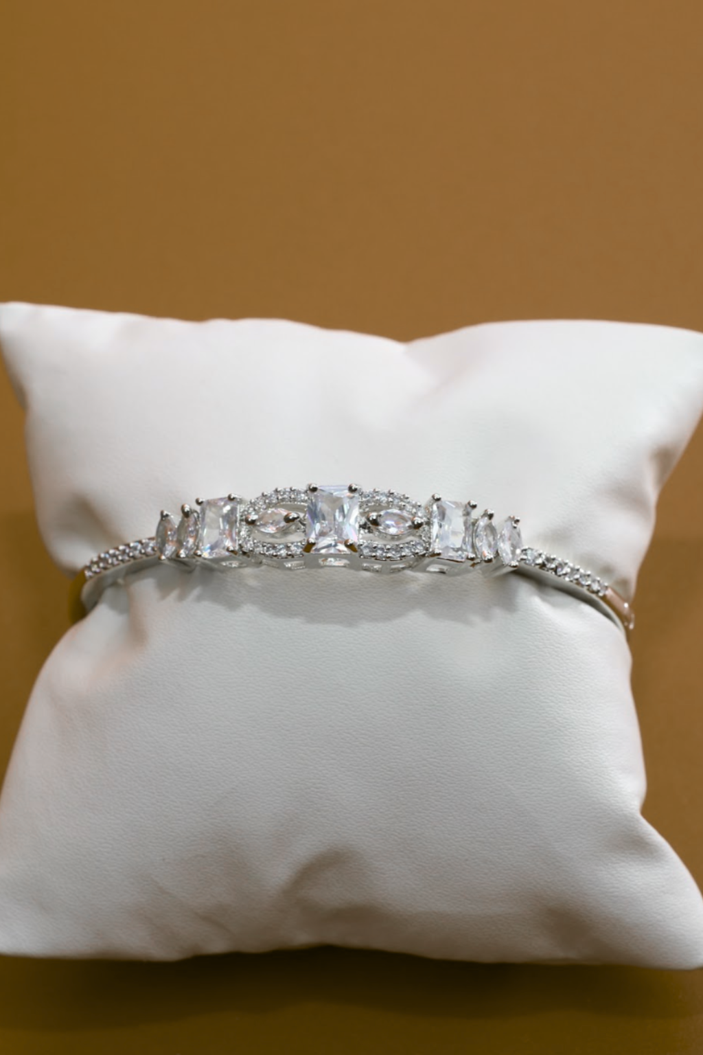 Elegant Silver Bracelet with Clear Crystal Embellishments