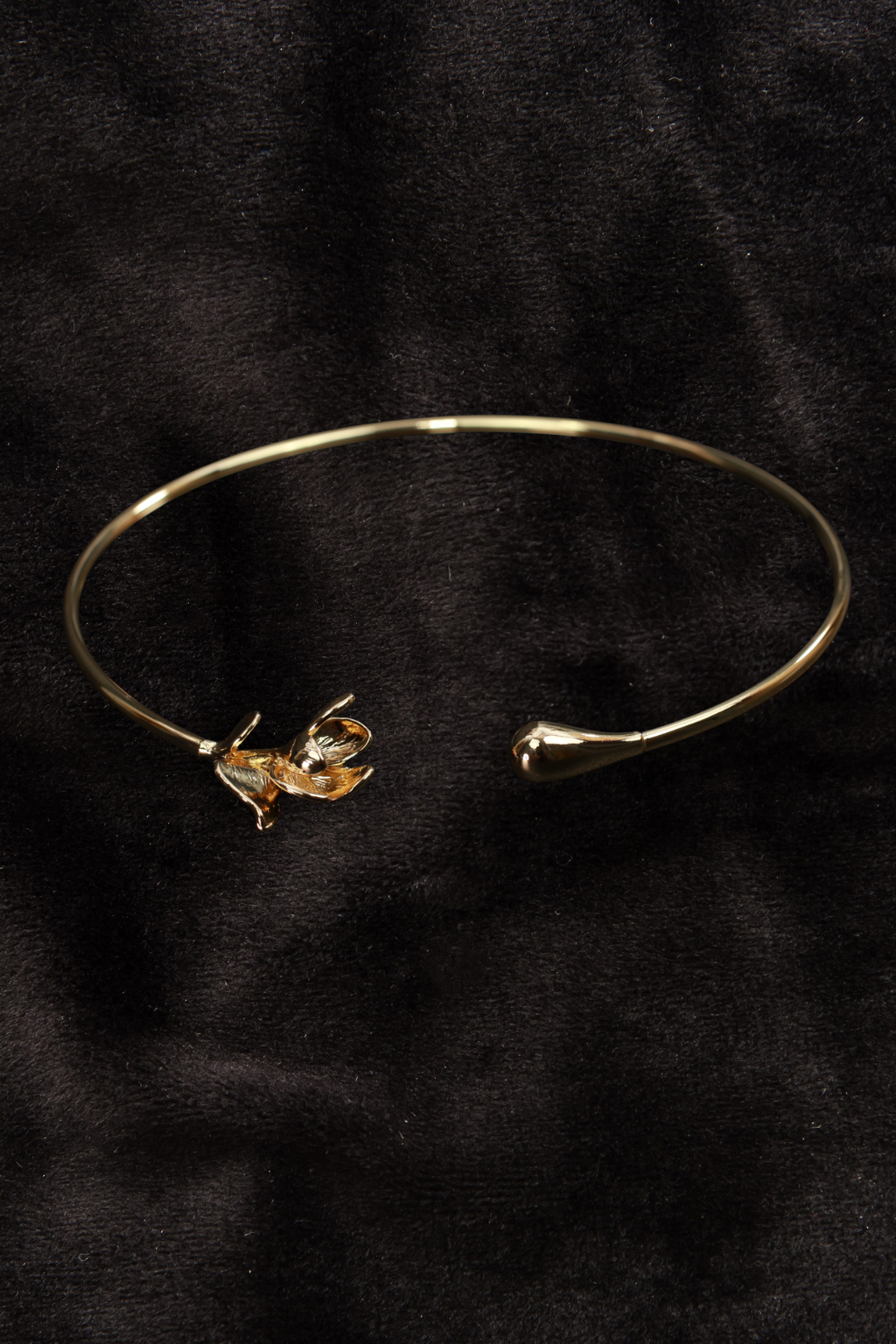 Contemporary Gold-Toned Floral Open Choker Necklace