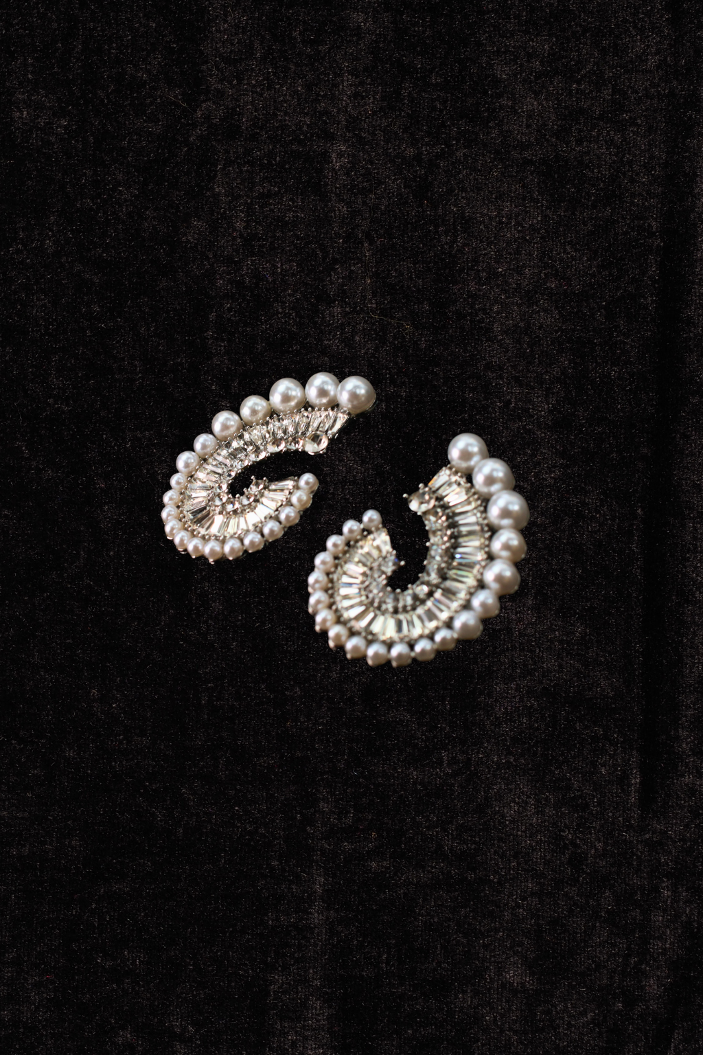 Luxury Pearl & Crystal Semi-Hoop Earrings – Elegant Anti-Tarnish Design