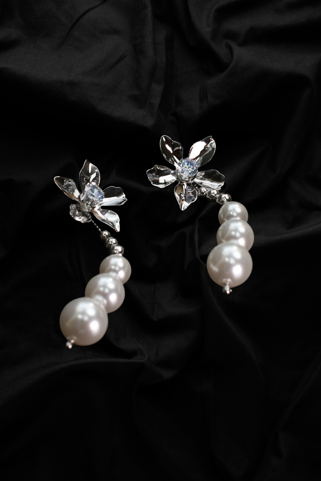 Silver Crystal Flower & Pearl Dangle Earrings – Elegant Anti-Tarnish Wedding Jewelry