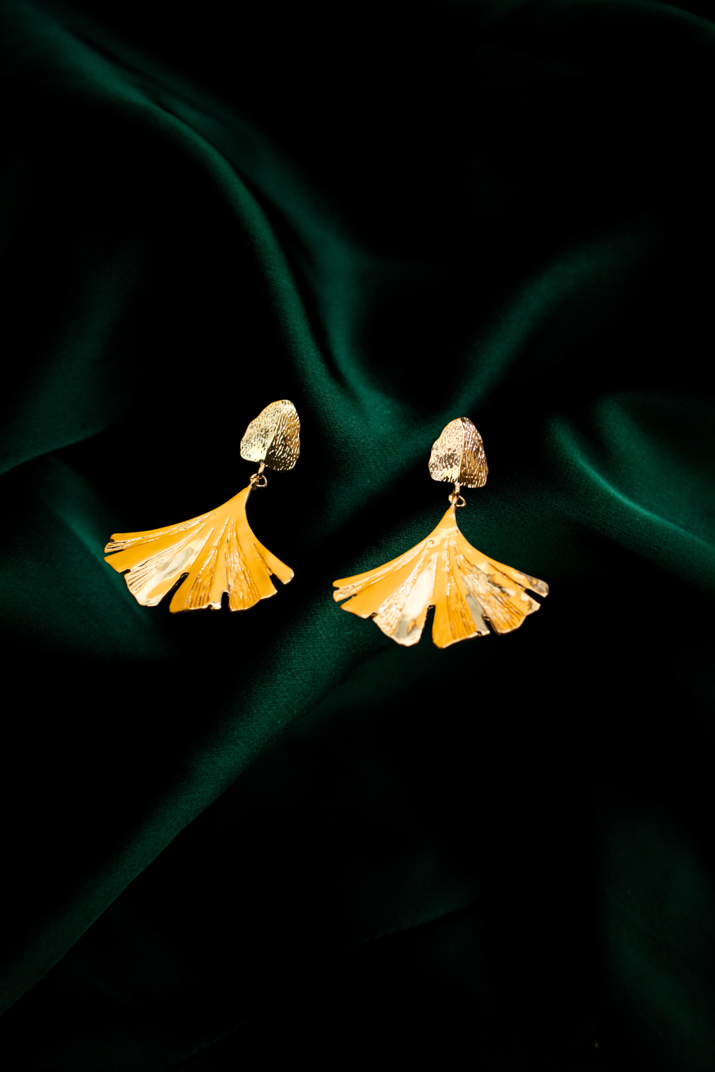 Textured Ginkgo Leaf Earrings – Golden Anti-Tarnish Design