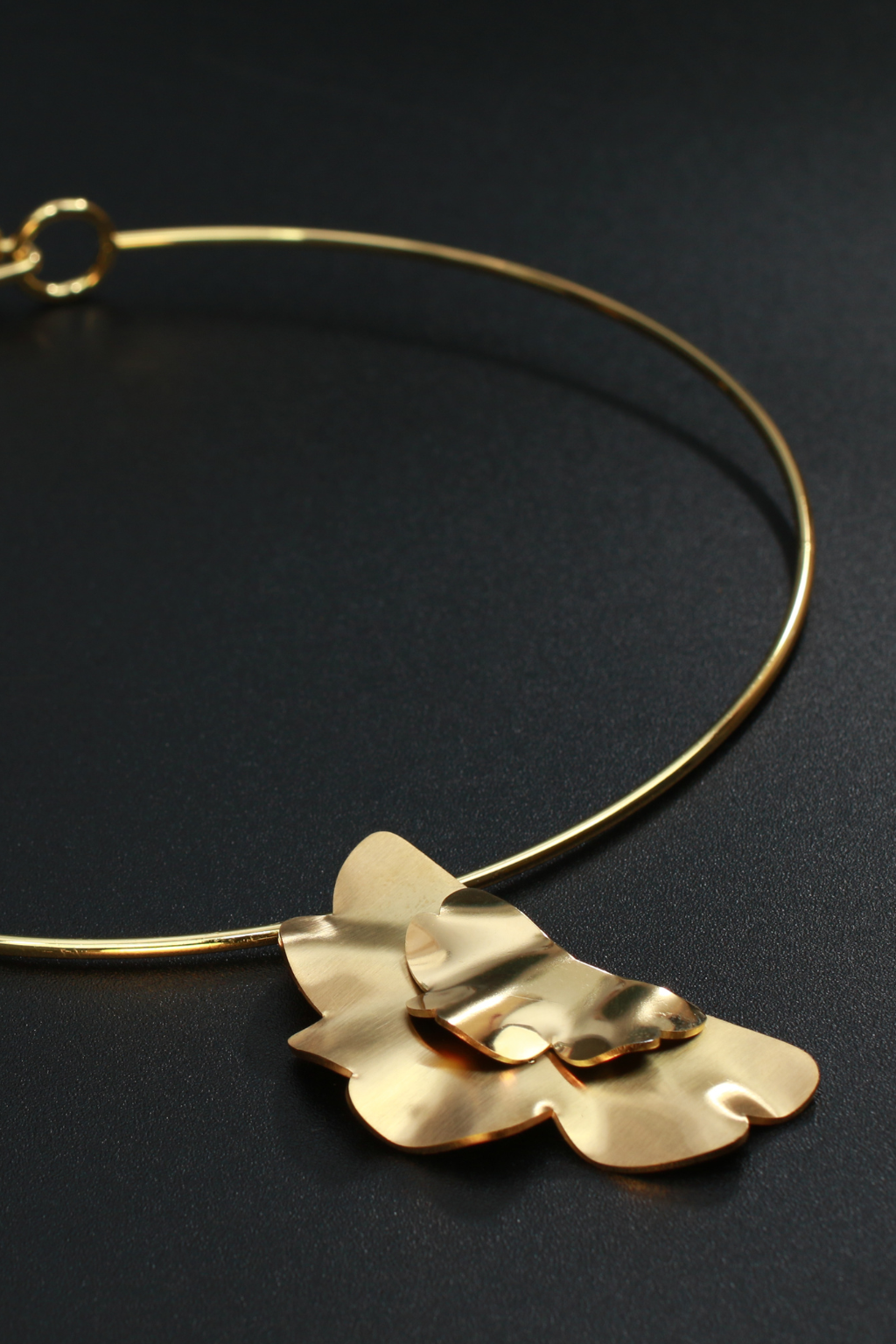 Abstract Golden Floral Choker Necklace