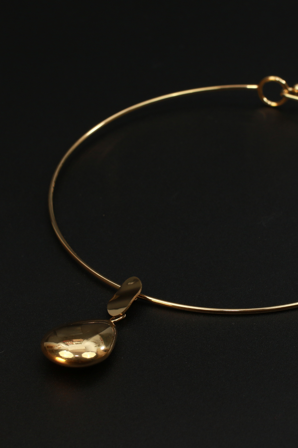 Golden Drop Shaped Pendant Choker Necklace