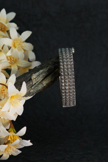 Oxidised Antique Design Brass Base Free Size Openable Chevron Edge Kada Bracelet for Women