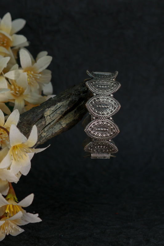 Oxidised Antique Design Brass Base Openable Paisley Panel Links Kada Bracelet for Women