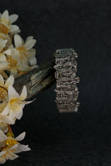 Oxidised Antique Design Brass Base Free Size Openable Heritage Figurine Kada Bracelet for Women