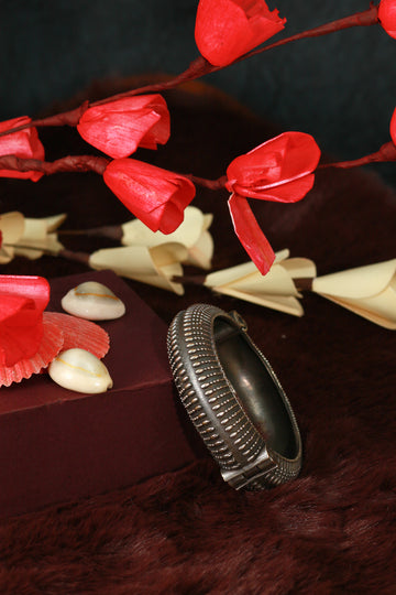 Oxidised Antique Design Brass Base Openable Sunray/Ribbed Texture Kada Bracelet for Women