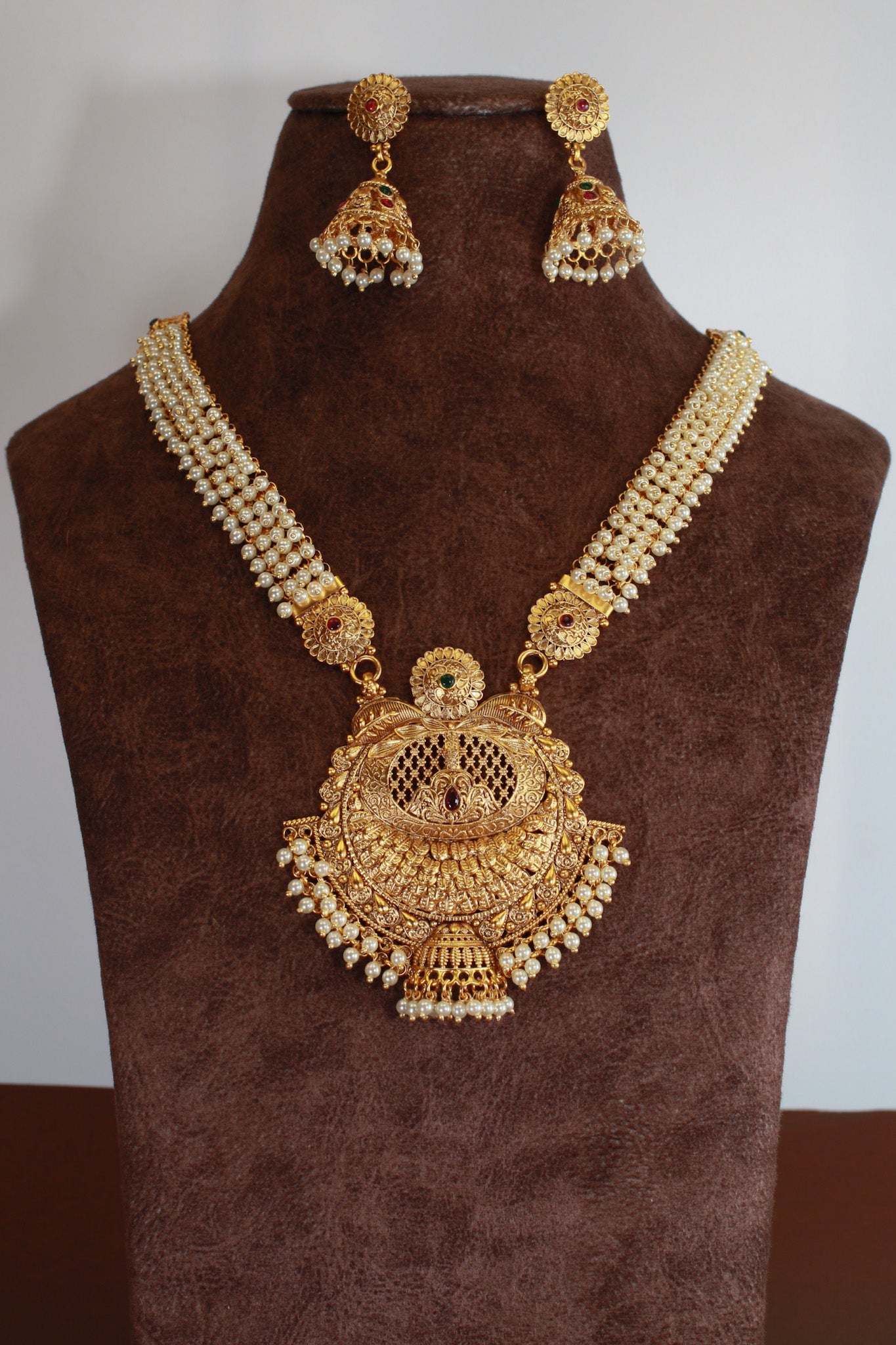 Grand Pearl Mala Lakshmi Temple Haar Necklace Set