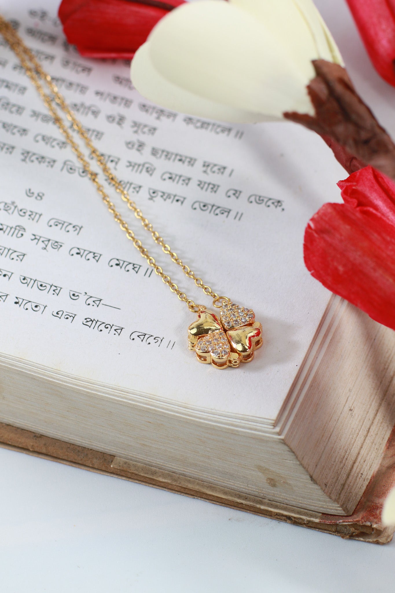 Magnetic Clover Heart Necklace – 4-in-1 CZ Pendant, Anti-Tarnish Gold