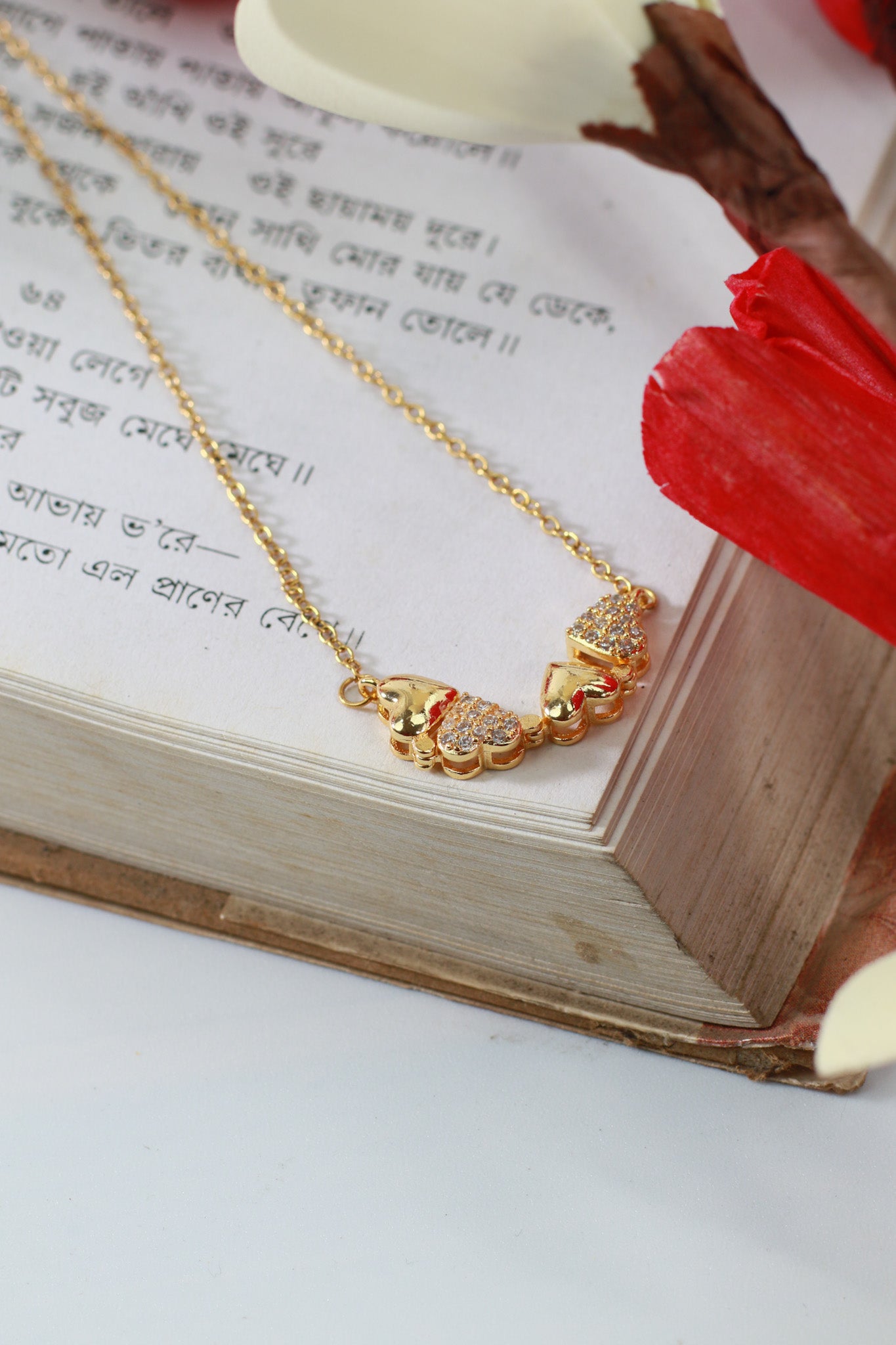 Magnetic Clover Heart Necklace – 4-in-1 CZ Pendant, Anti-Tarnish Gold