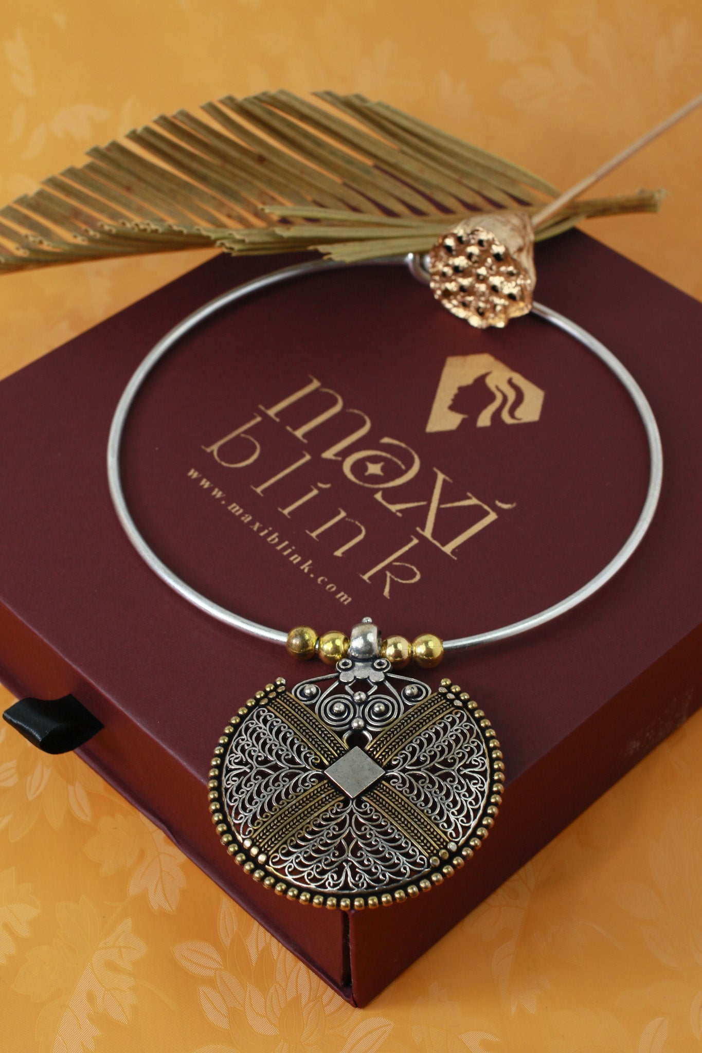 Dual Tone German Silver Hasli/Hansli Necklace – Geometric filigree shield pendant Oxidised Hansuli Choker for Women