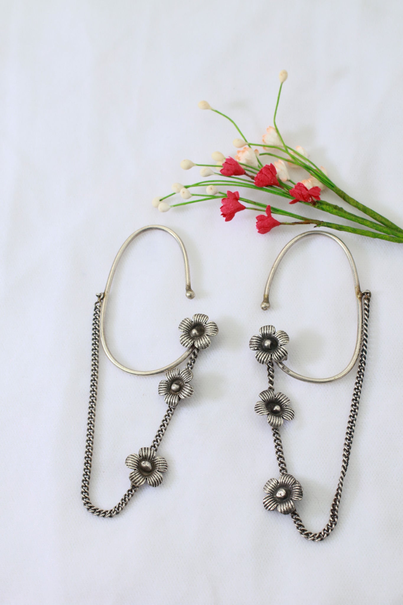 Floral Chain Ear Cuff in Oxidised German Silver – Non‑Pierced Boho Style
