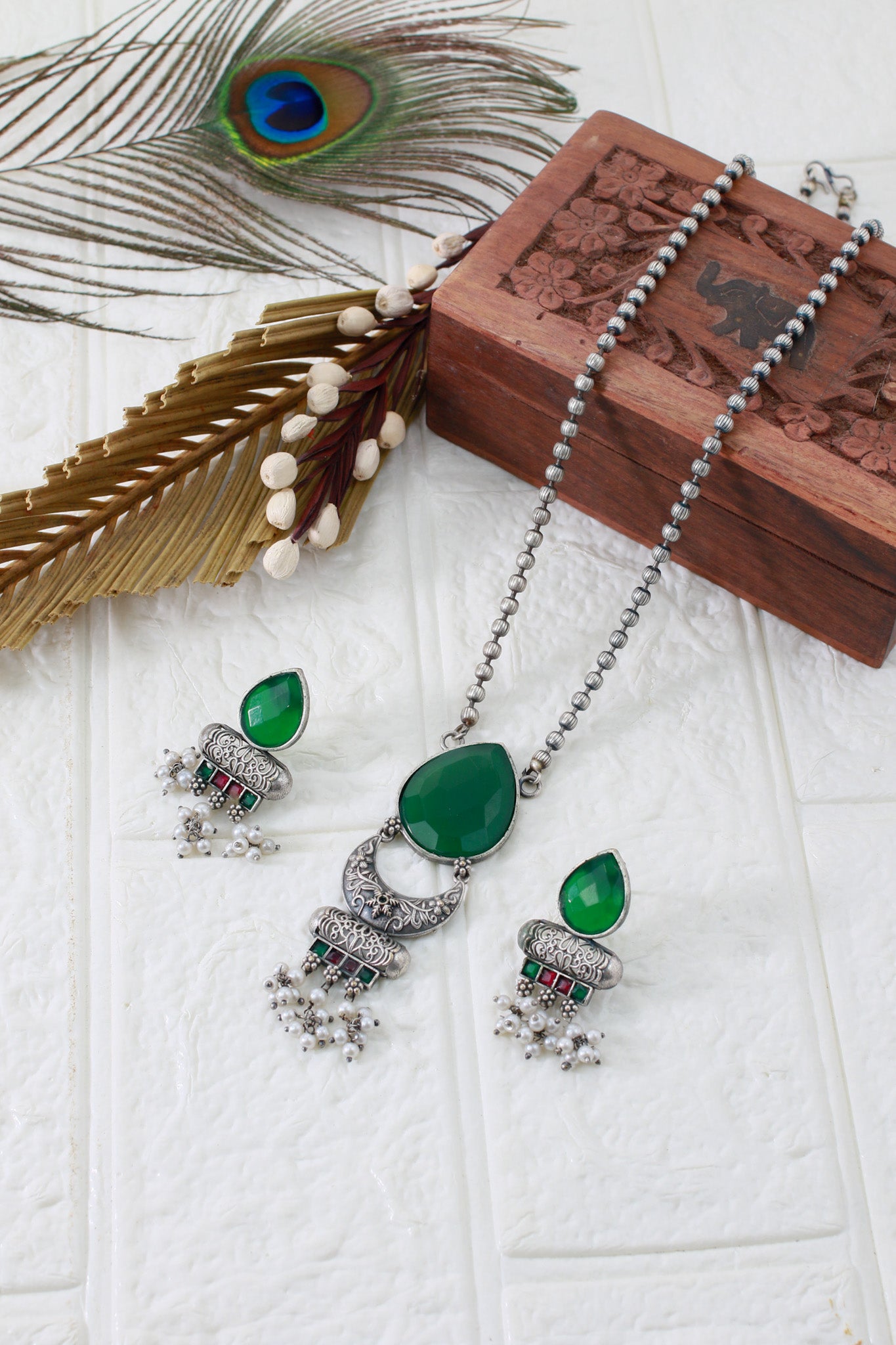 Green Monalisa Teardrop Pendant Set with Pearls | Oxidised German Silver