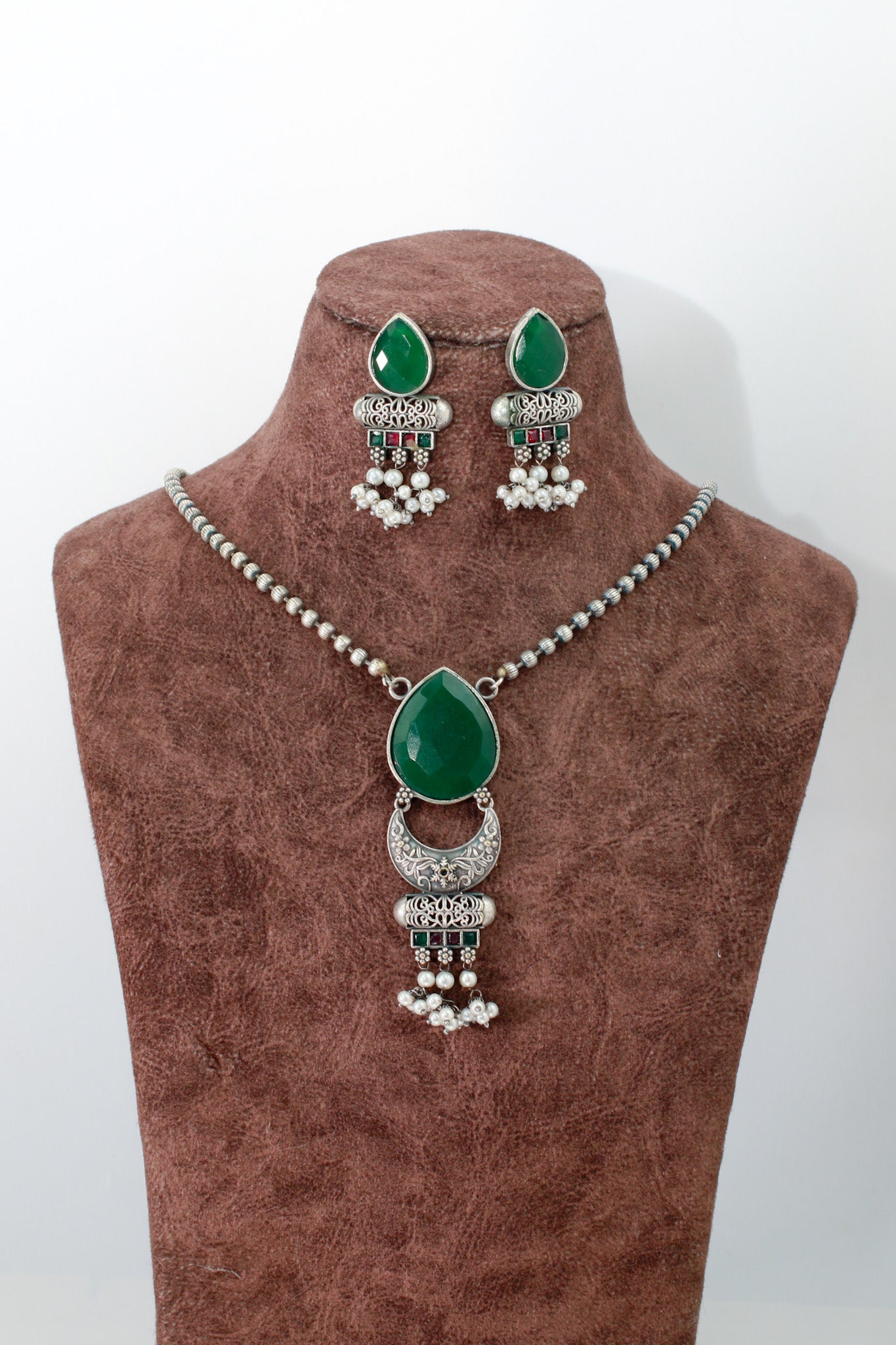 Green Monalisa Teardrop Pendant Set with Pearls | Oxidised German Silver