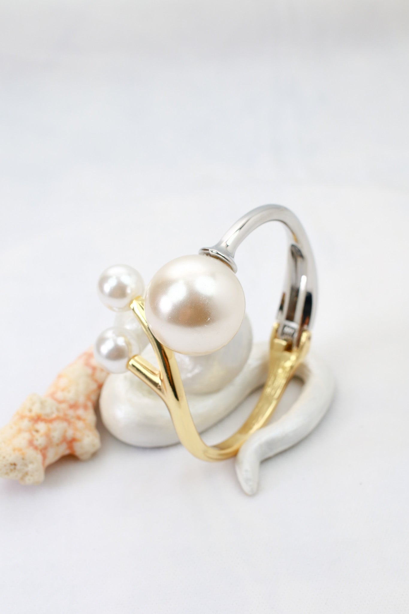 Anti-Tarnish Two-Tone Branch Pearl Bracelet – Modern Gold & Silver Cuff with Freshwater Pearls