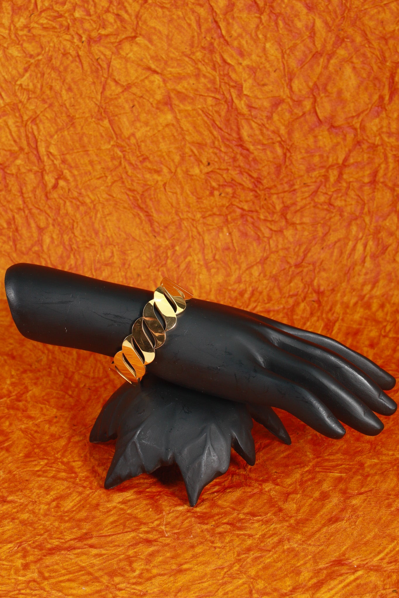 Anti-Tarnish Gold Leaf Link Bracelet — Stainless Steel Hinged Bangle