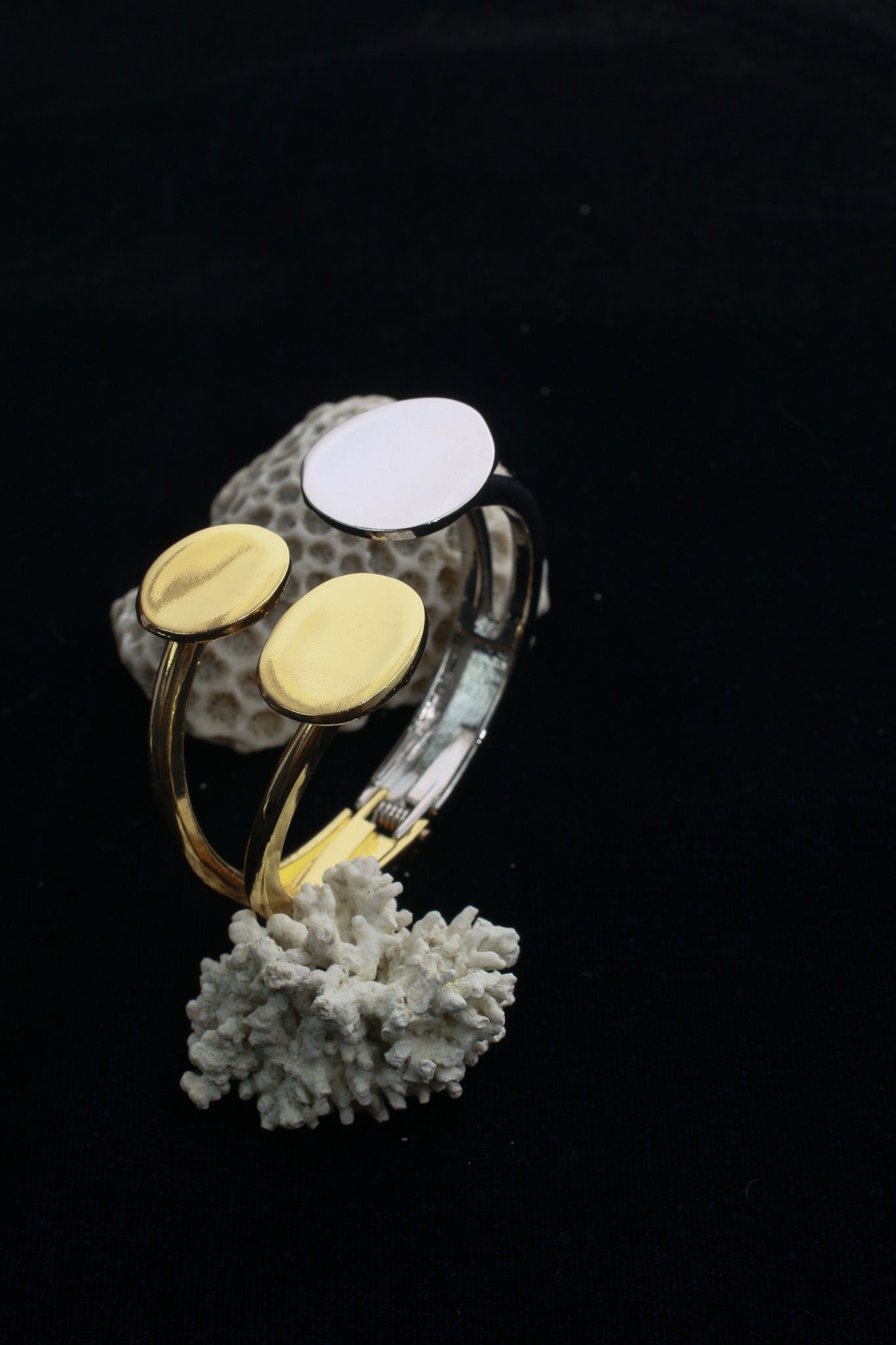 Anti-Tarnish Two-Tone Geometric Disc Cuff Bracelet – Modern Stainless Steel Design