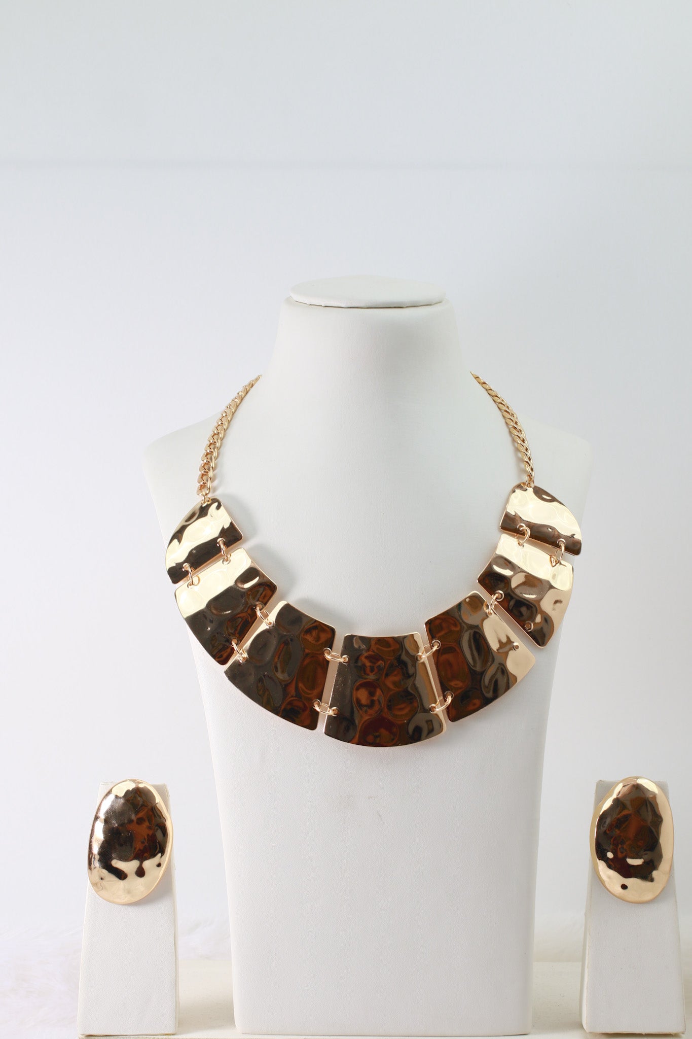 Anti‑Tarnish Hammered Gold Statement Necklace Set with Earrings – Bold Premium Party Wear Jewellery – anti-tarnish necklaces for women India – MaxiBlink