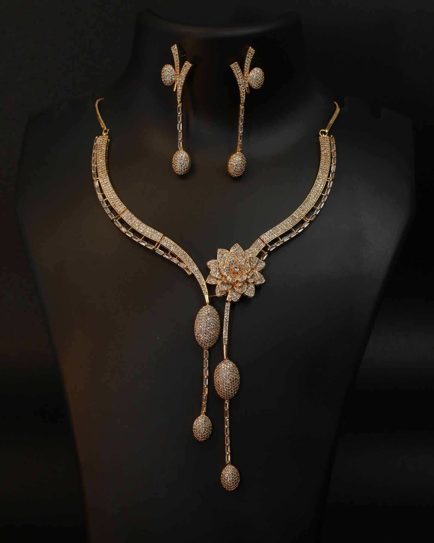 Golden Sparkle Bloom Necklace Set