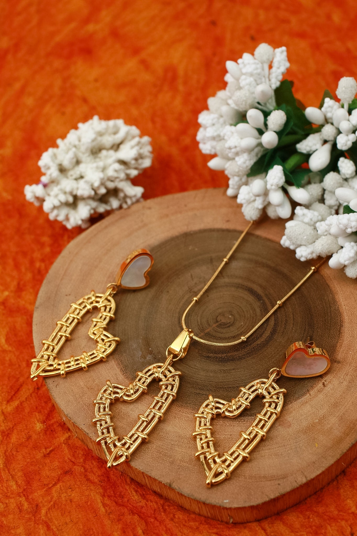 Heart shell pendant necklace and matching earrings set, 18K gold plated – full length view