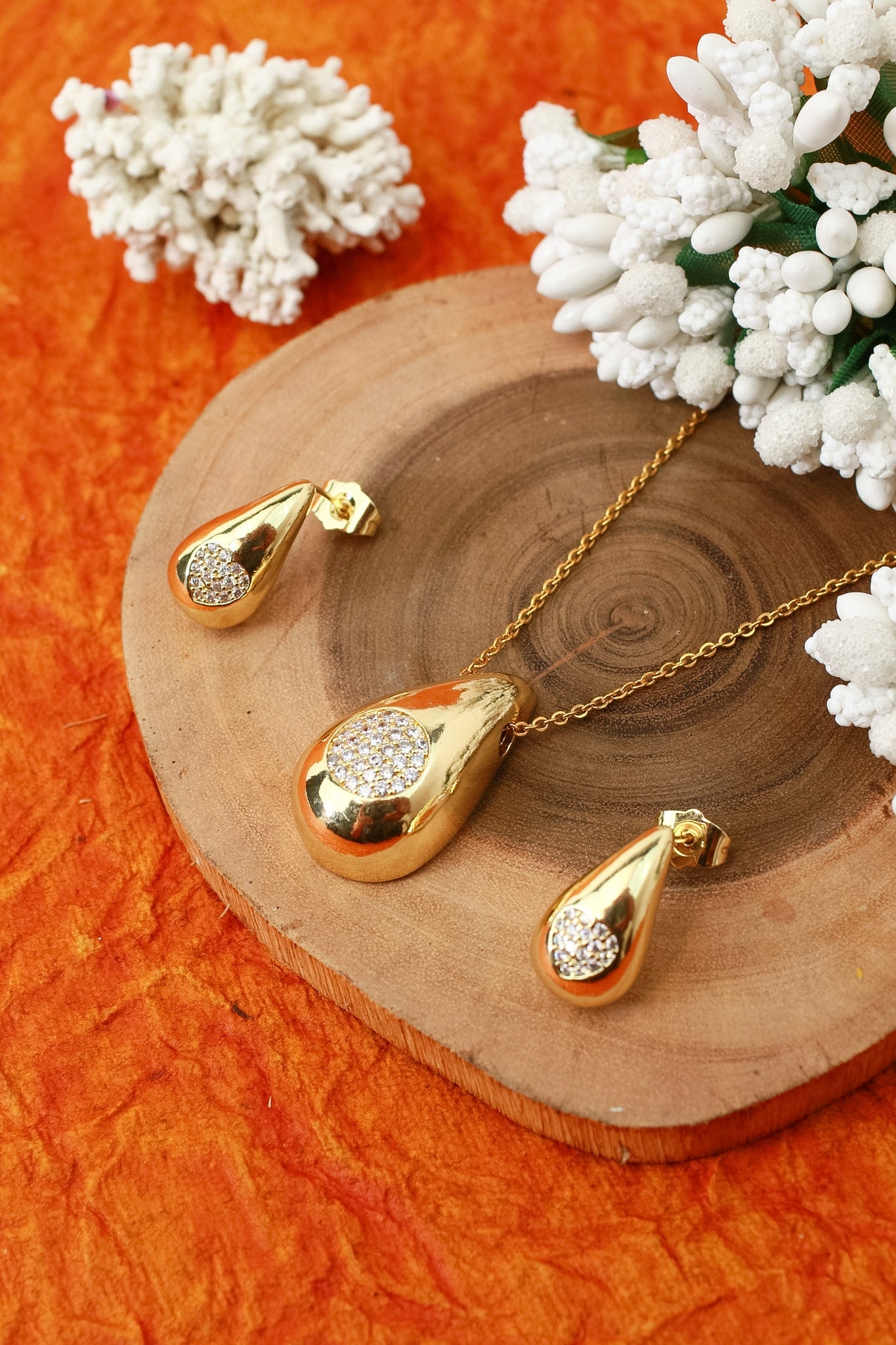 Round water drop heart zircon necklace and matching earrings set, 18K gold plated – additional angle