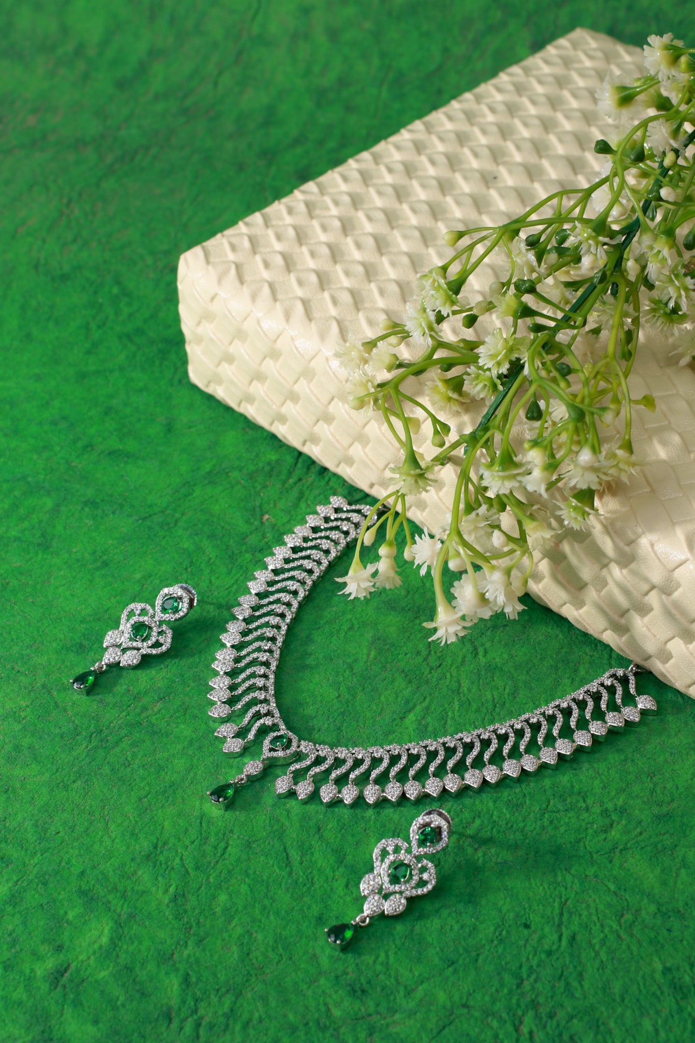 Emerald Drops Curved Layer Necklace Set