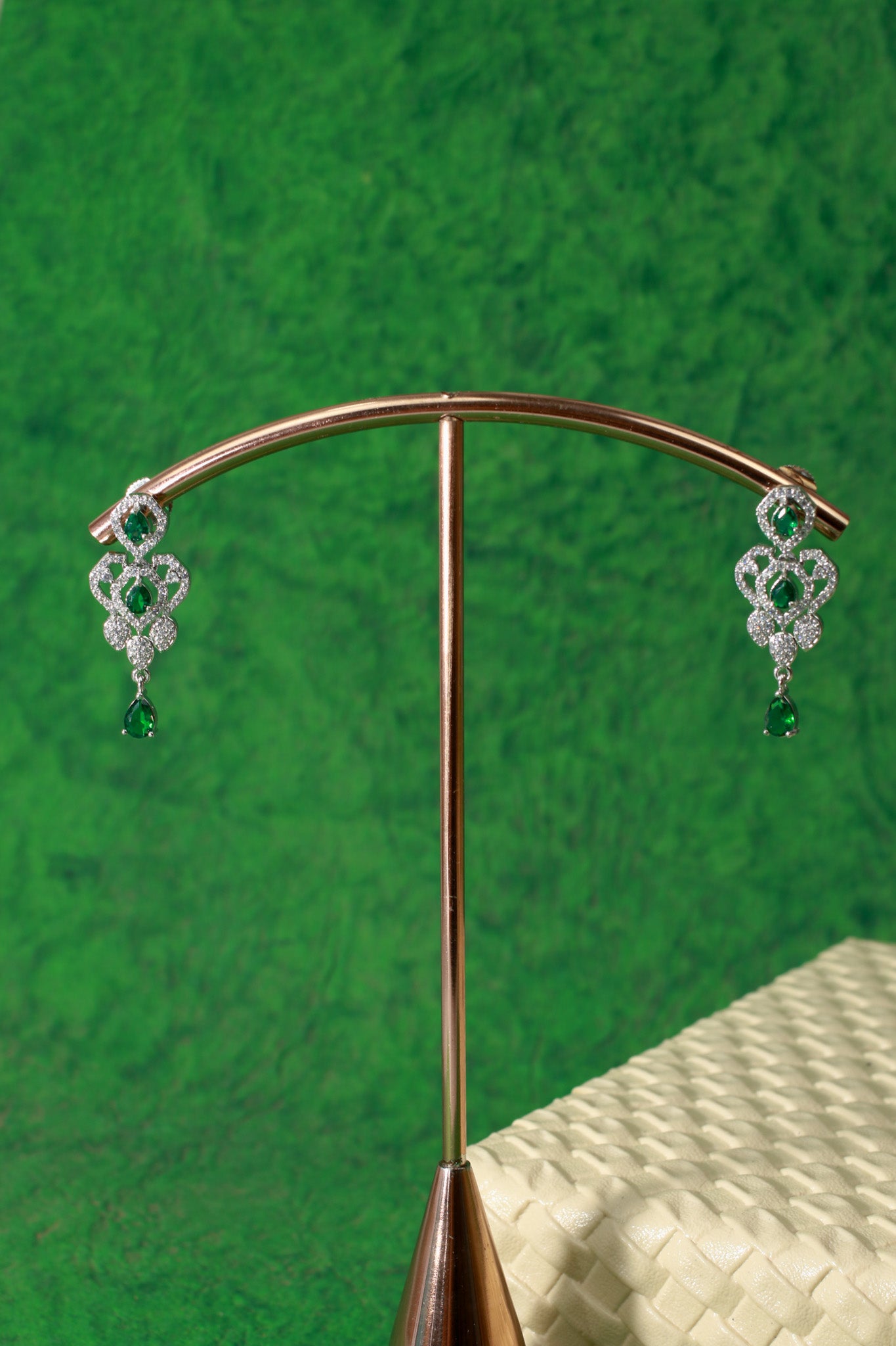 Emerald Drops Curved Layer Necklace Set