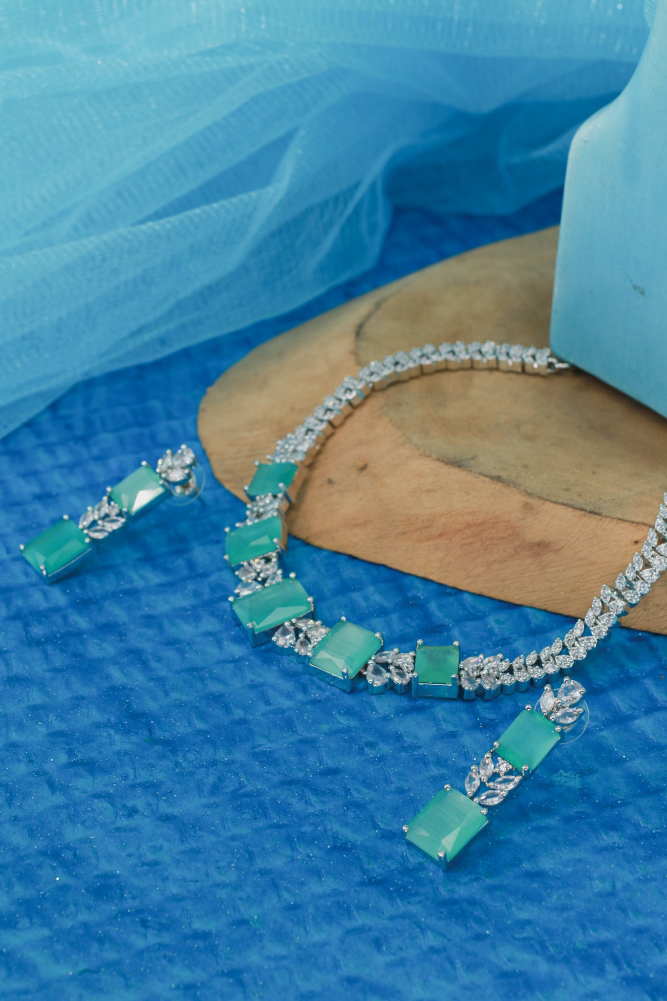 Aqua Block Elegant Diamond Necklace Set