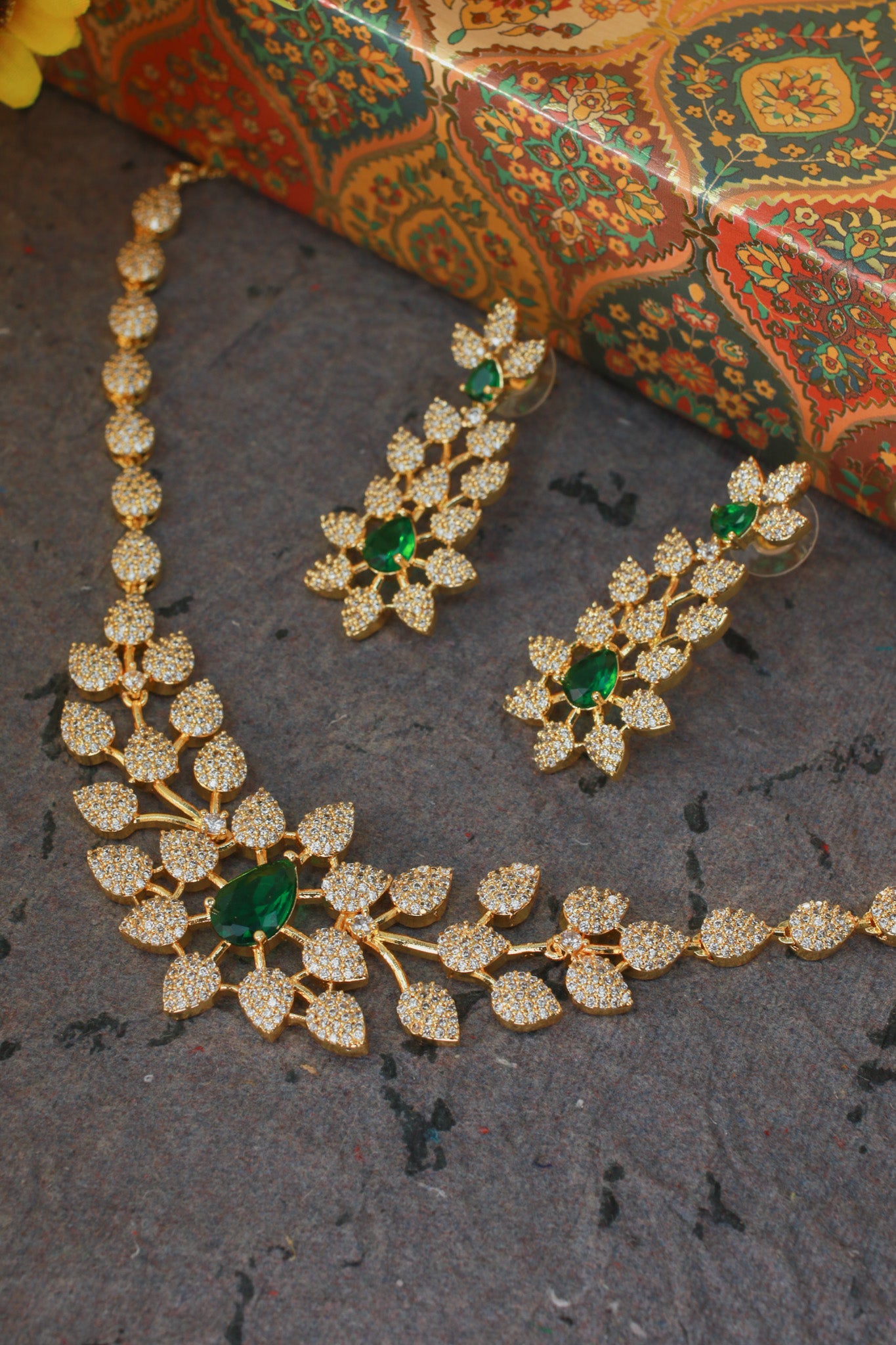 Golden Floral Emerald Choker Set