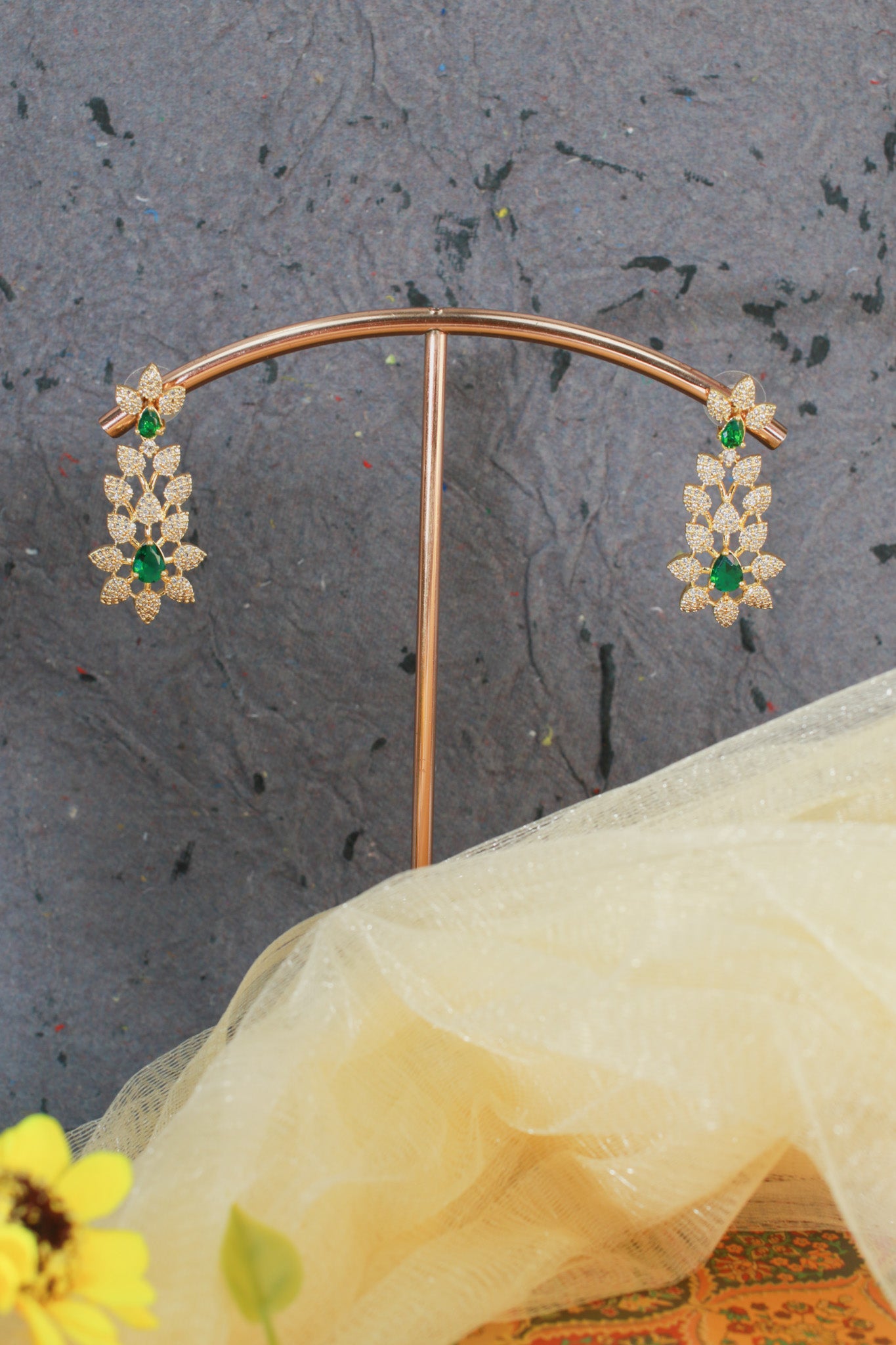 Golden Floral Emerald Choker Set