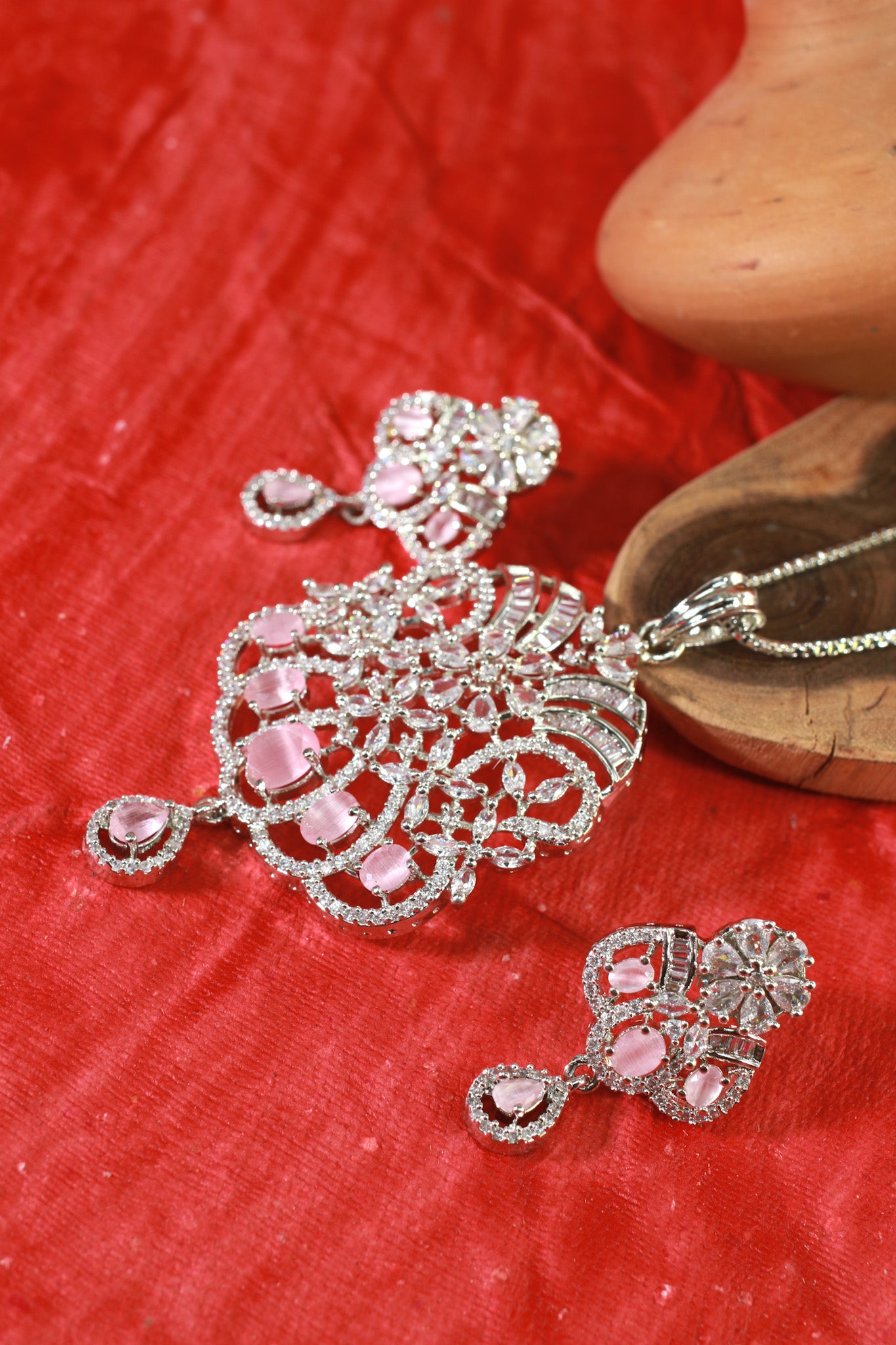 Pastel Pink Victorian Pendant Set