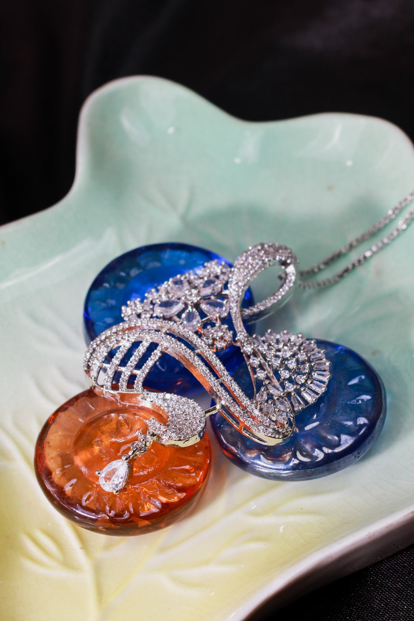 Abstract Blooming Swan Necklace Set