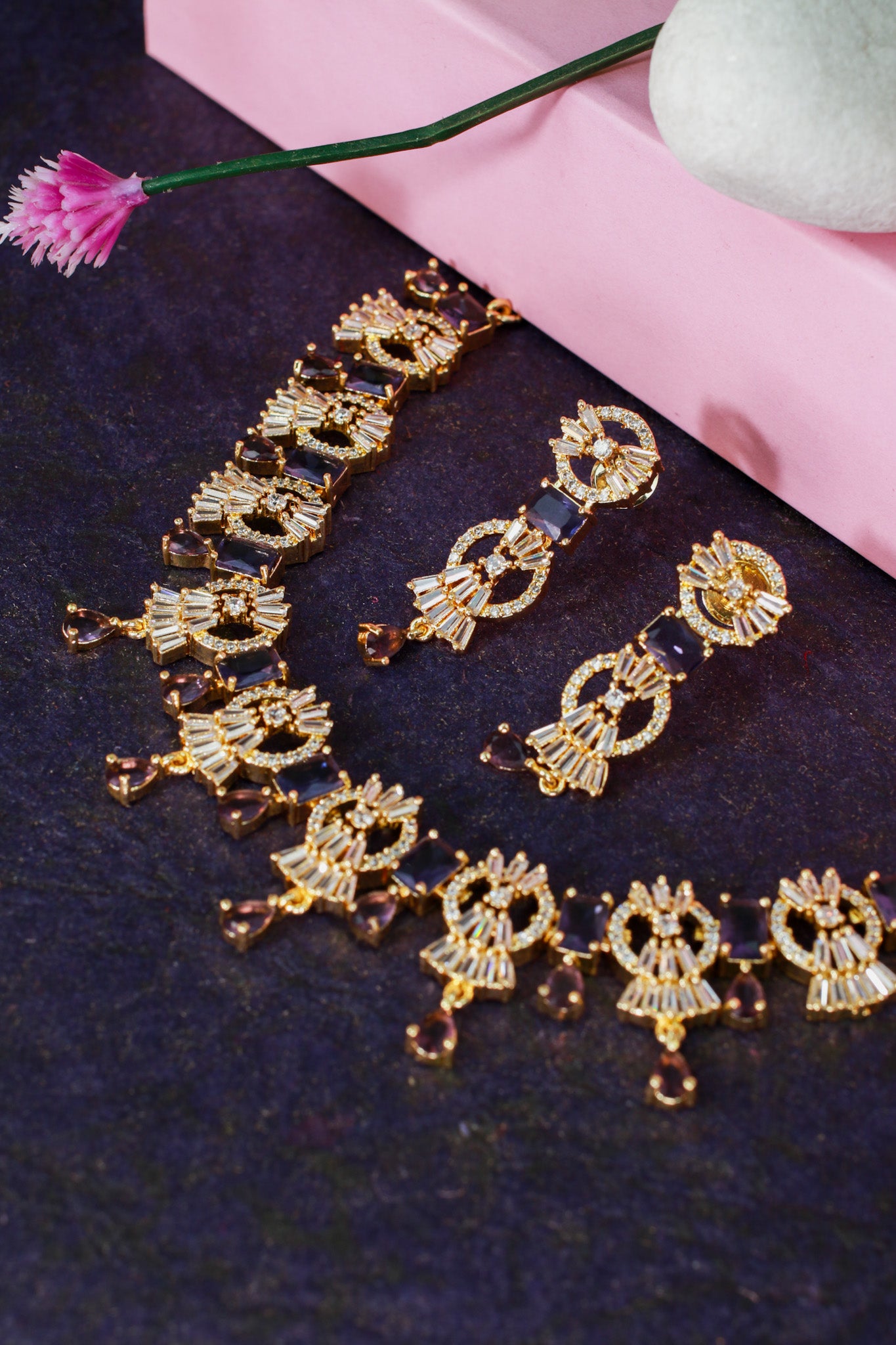 Vintage Noir Golden Necklace Set