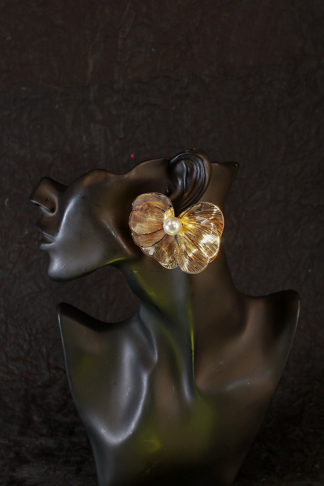 Elegant Wire Petal Pearl Stud Earrings