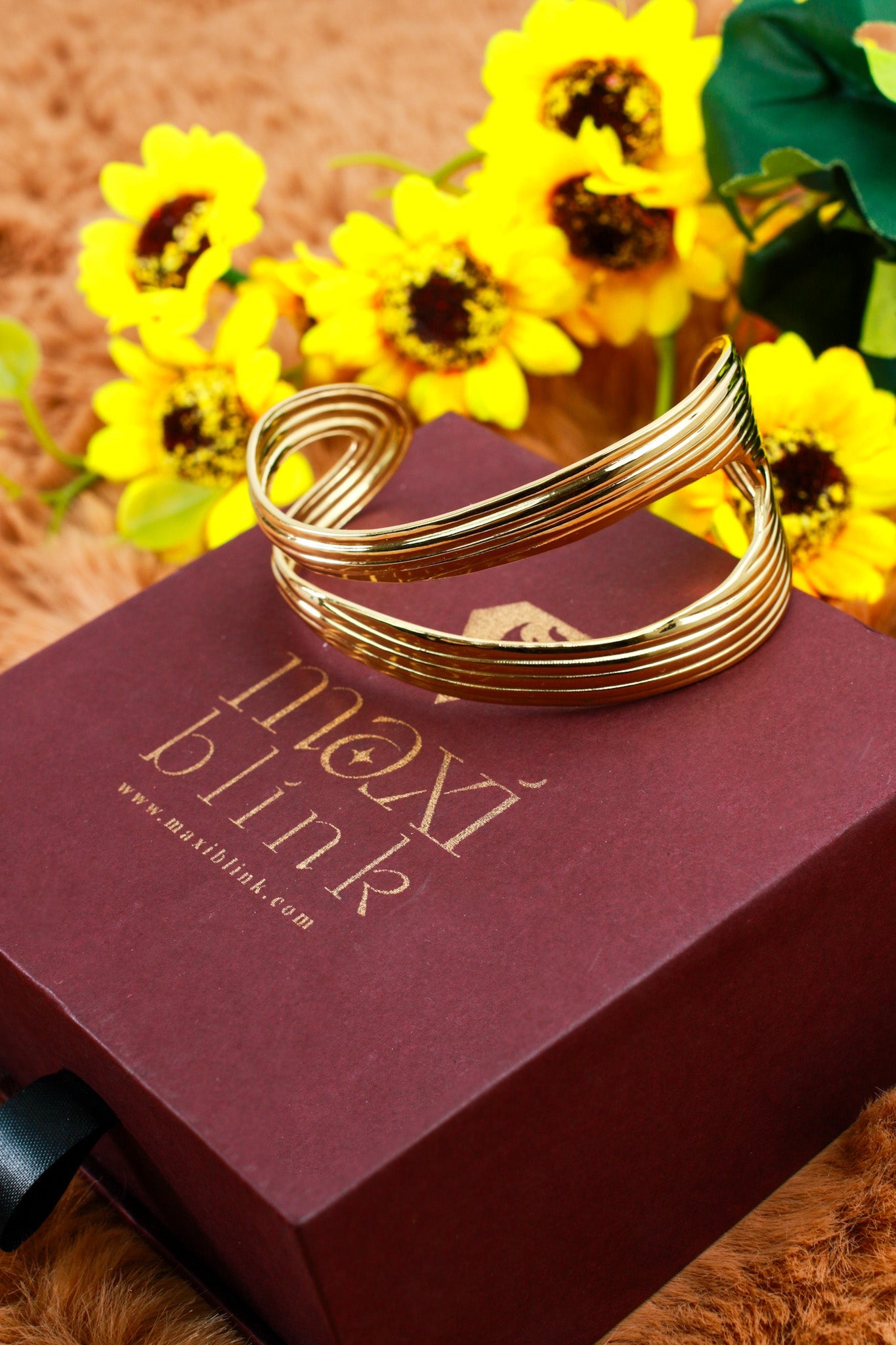 Anti - Tarnish Gold Ripple Multi - Band Cuff Bracelet – Sculpted Stainless Steel - Maxiblink