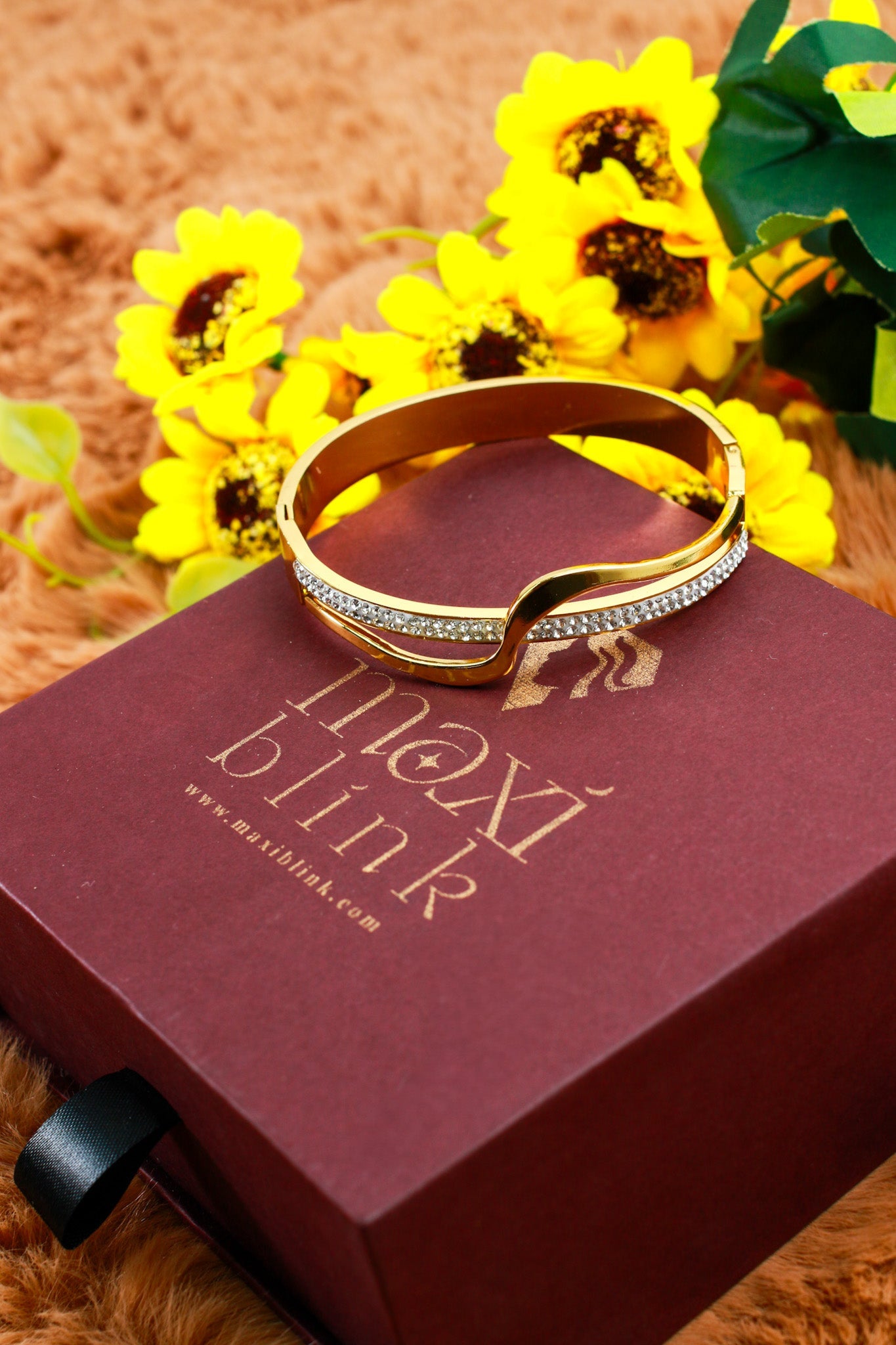 Anti - Tarnish Stainless Steel Bracelet — Gold Wave Crystal Line Bangle - Maxiblink