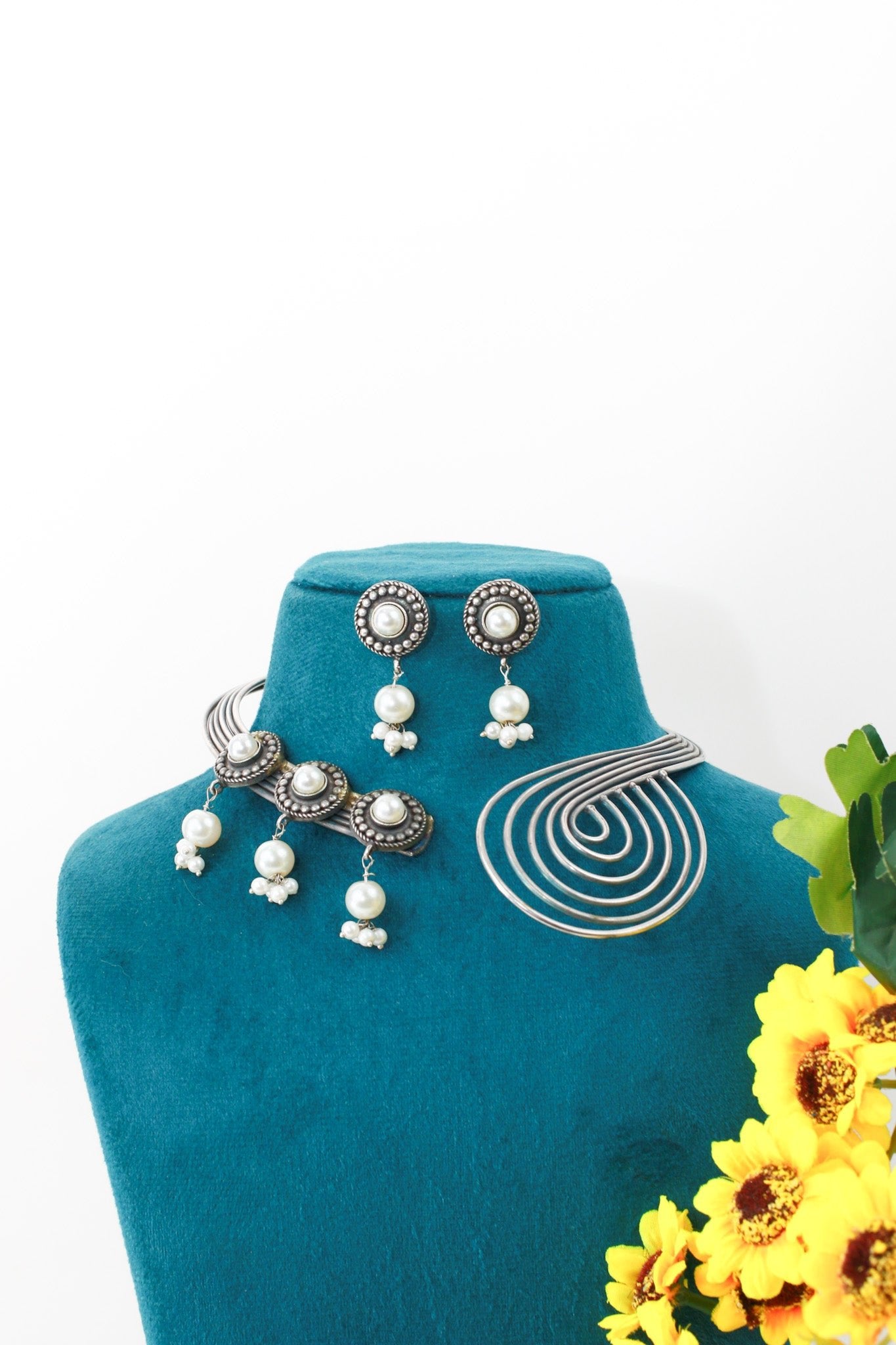 Dazzling Pearl Silver Spiral Statement Necklace - Maxiblink