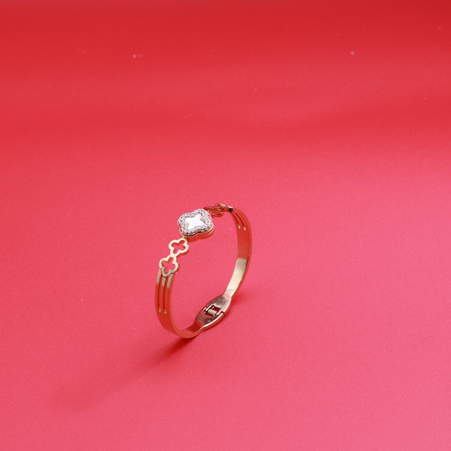 Pearl Clover Designer Bracelet - Maxiblink