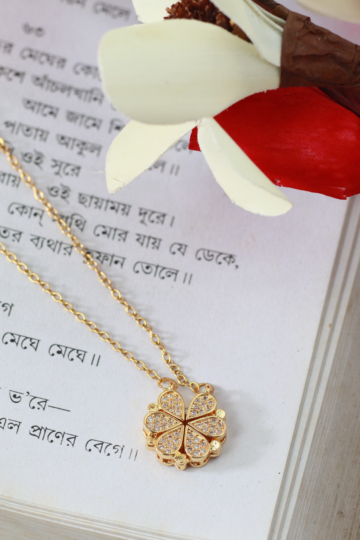 3 - in - 1 Magnetic Teardrop Pendant Necklace – Convertible Flower, Heart & Petal Design, Gold Tone Anti - Tarnish - Maxiblink