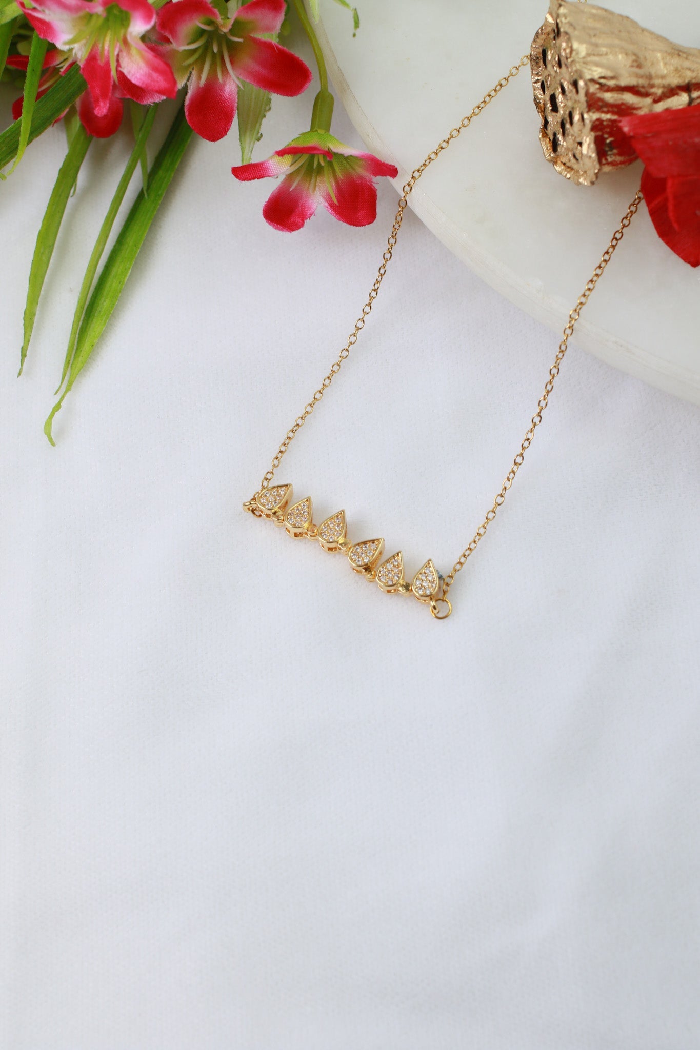 3 - in - 1 Magnetic Teardrop Pendant Necklace – Convertible Flower, Heart & Petal Design, Gold Tone Anti - Tarnish - Maxiblink
